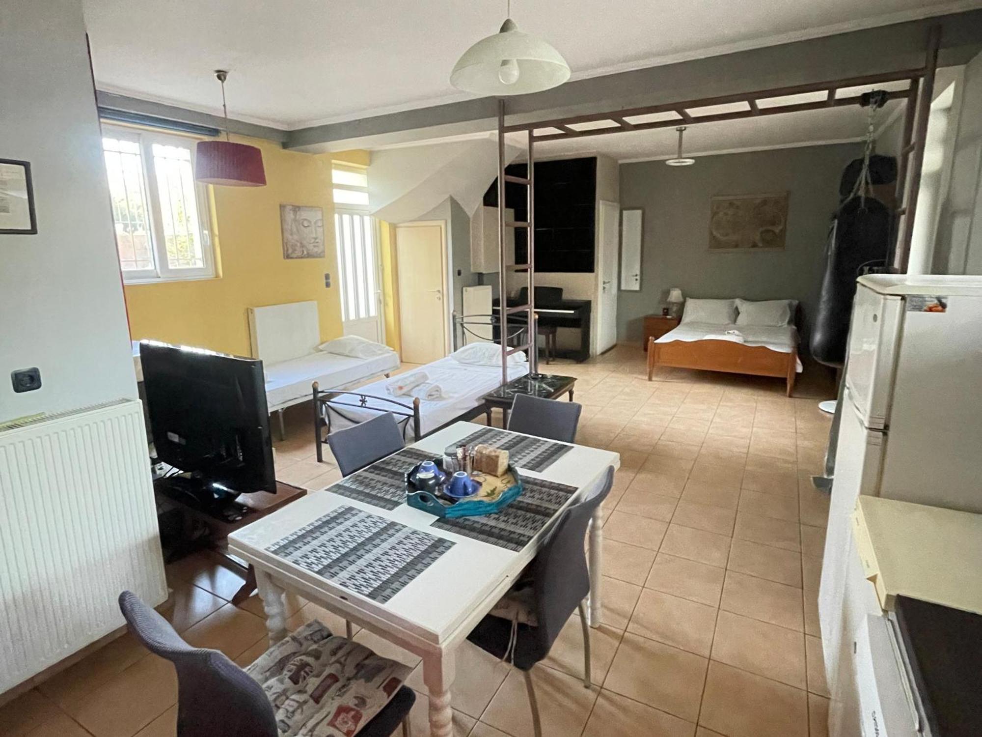Patras - Independent Studio In Quiet Area Exterior foto